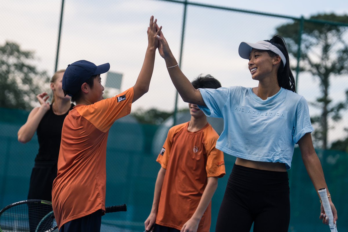 HKTennisOpen's tweet photo. 🎾 #PHKTO2018 singles champion Dayana Yastremska and Priscilla Hon imparted their wisdom at a tennis clinic with NTS junior players at Causeway Bay Tennis Courts yesterday!
#PHKTO #PrudentialHongKong
#CelebratingGreatness
#GreatLineup #DayanaYastremska #PriscillaHon https://t.co/JM3pd1ofyu