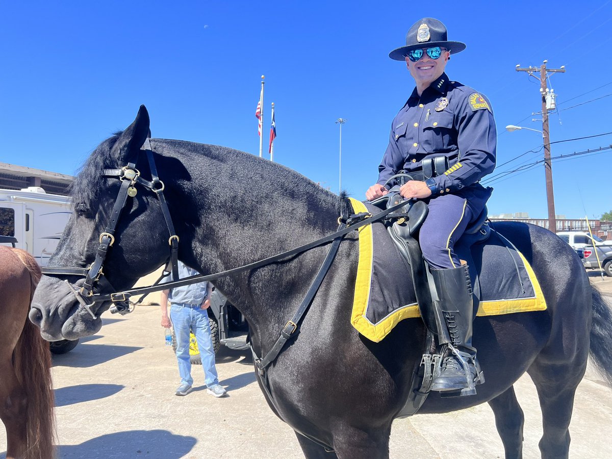 DPDChiefGarcia's tweet image. What an experience! Never gets old! Amazing time @StateFairOfTX, w/ my forever partner “Cash”. Shout out to our awesome Mounted unit @TacticalDPD! Great meeting you @PatMcAfeeShow, hope you enjoy our city! Extremely proud of @DallasPD! Now……let’s get ready for some FOOTBALL!