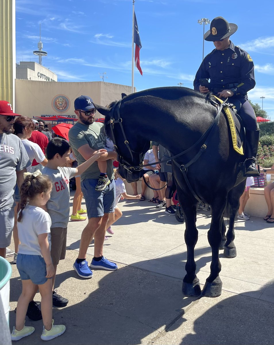 DPDChiefGarcia's tweet image. What an experience! Never gets old! Amazing time @StateFairOfTX, w/ my forever partner “Cash”. Shout out to our awesome Mounted unit @TacticalDPD! Great meeting you @PatMcAfeeShow, hope you enjoy our city! Extremely proud of @DallasPD! Now……let’s get ready for some FOOTBALL!