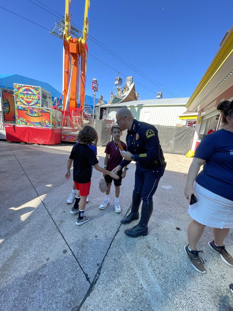 DPDChiefGarcia's tweet image. What an experience! Never gets old! Amazing time @StateFairOfTX, w/ my forever partner “Cash”. Shout out to our awesome Mounted unit @TacticalDPD! Great meeting you @PatMcAfeeShow, hope you enjoy our city! Extremely proud of @DallasPD! Now……let’s get ready for some FOOTBALL!
