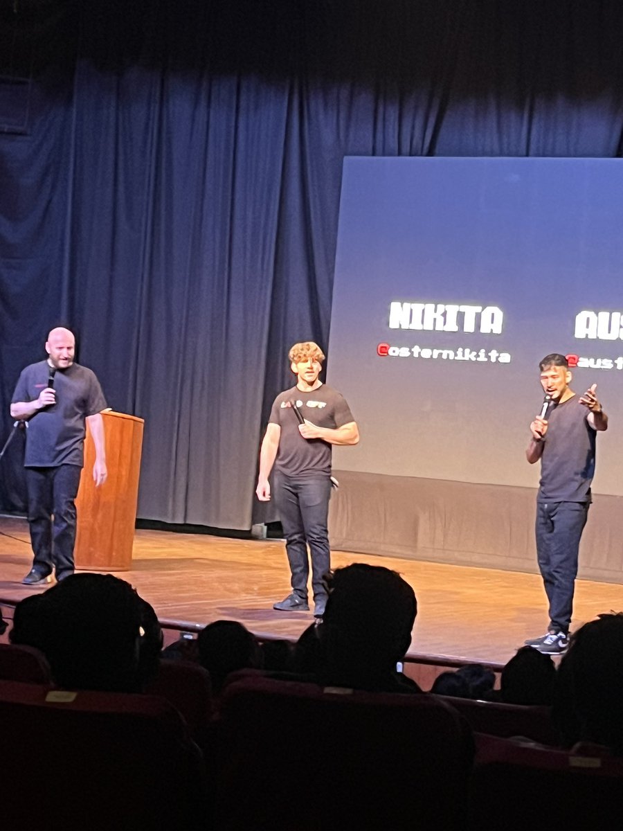 niketrajdwivedi's tweet image. Attended the @techroastshow today in BLR and boiiii! Super fun, raw and really funny. The entire audi was packed! Great show @austinnasso Jesse and Nikita! 

#bangalore #techroast #techroastshow #sociallyinept