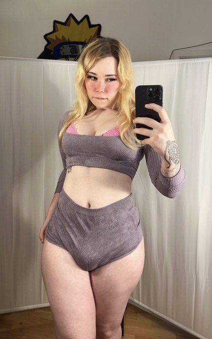 would you be my gym partner? 😳 https://t.co/Y1D0LV2cOY