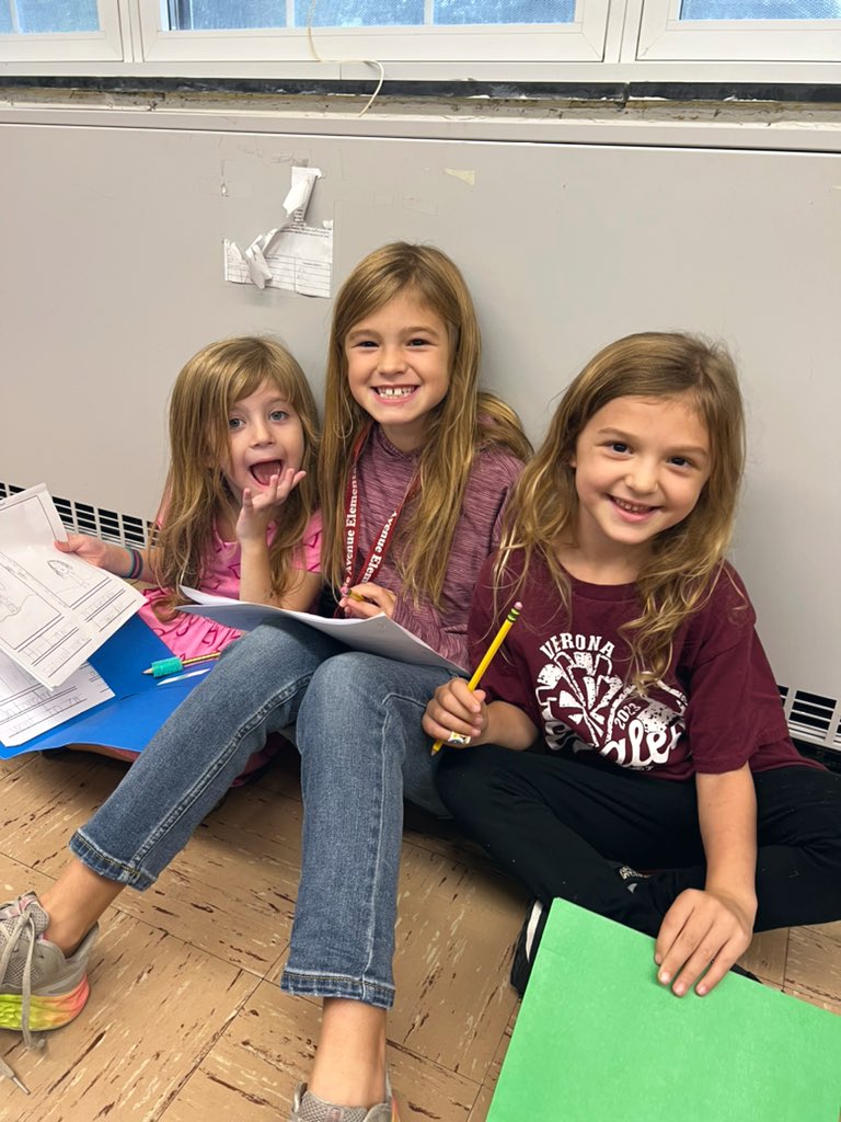 Fun Friday with <a href="/MrsCUinFirst/">Vicki Cirigliano</a> ! Sharing our small moment stories and helping first graders revise their writing📝❤️