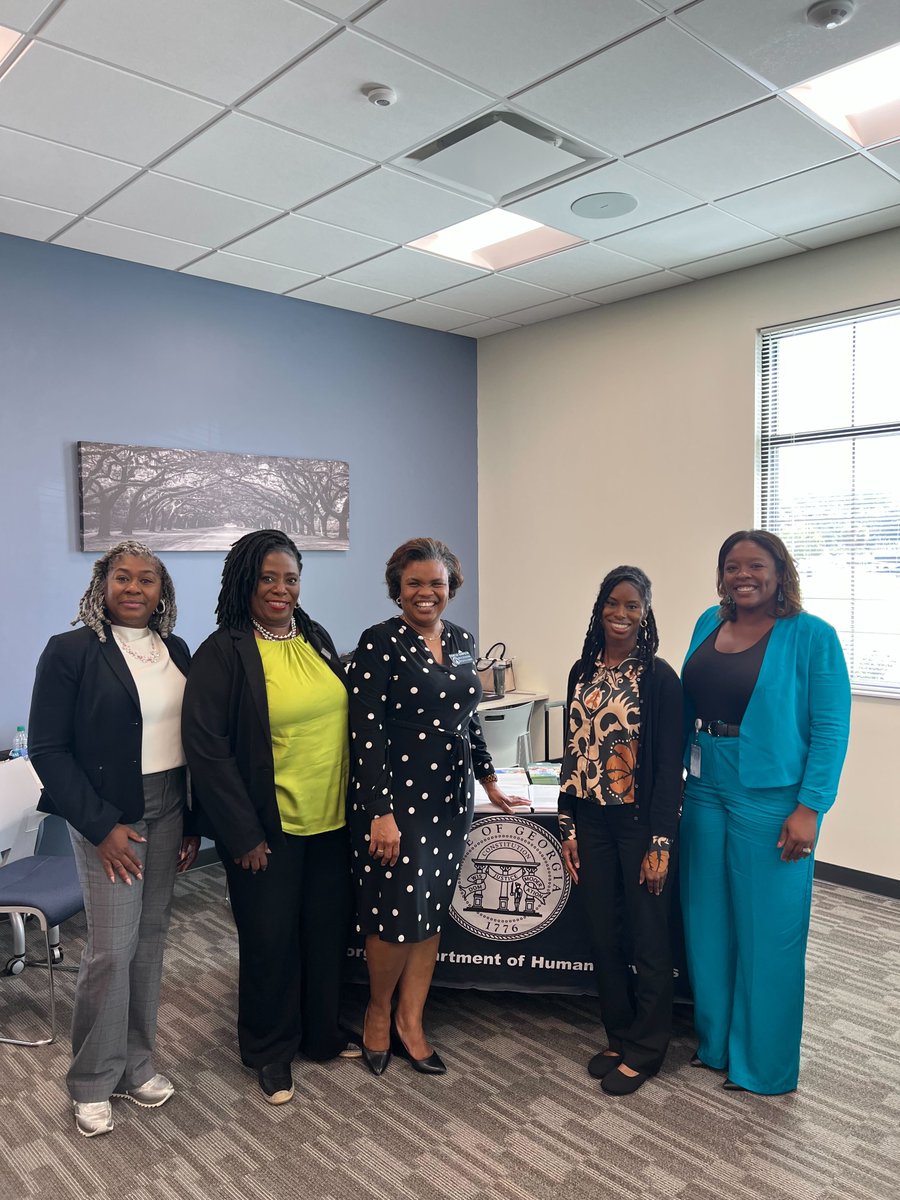LtGovJonesGA's tweet photo. We hosted extended mobile office hours along with @cohenveterans and several state agencies as our staff met with constituents to address their issues and questions. Happy to partner with Cohen Clinic - a leader in providing mental health services for military families #gapol https://t.co/S60OQEul2m