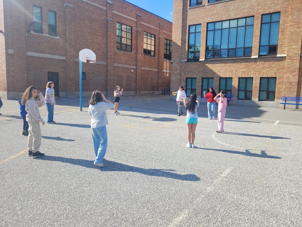 QVGrade78's tweet photo. I am feeling grateful for such a beautiful day. Students loved learning a new game. Does anyone else remember playing Wall Burner? #HappyThanksgiving @QVPSVikings https://t.co/9FoPEfjakp