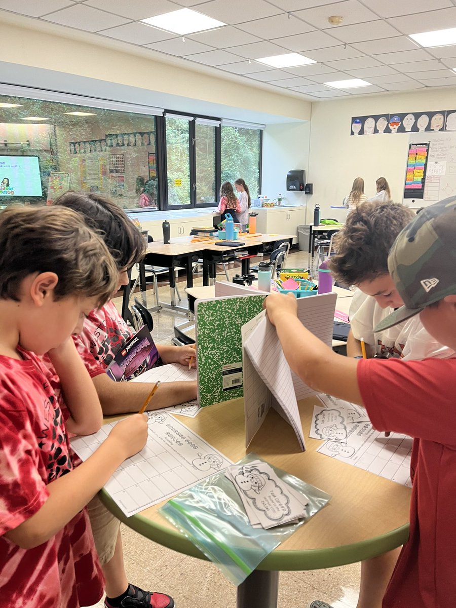 Ccerone5's tweet image. ๐งฎ๐ข Teamwork makes the math dream work! ๐๐ Students are tackling place value and word problems collaboratively, fostering a love for learning and problem-solving together. ๐ก๐ค #MathMasters #CooperativeLearning #WeAreChappaqua #WOschool