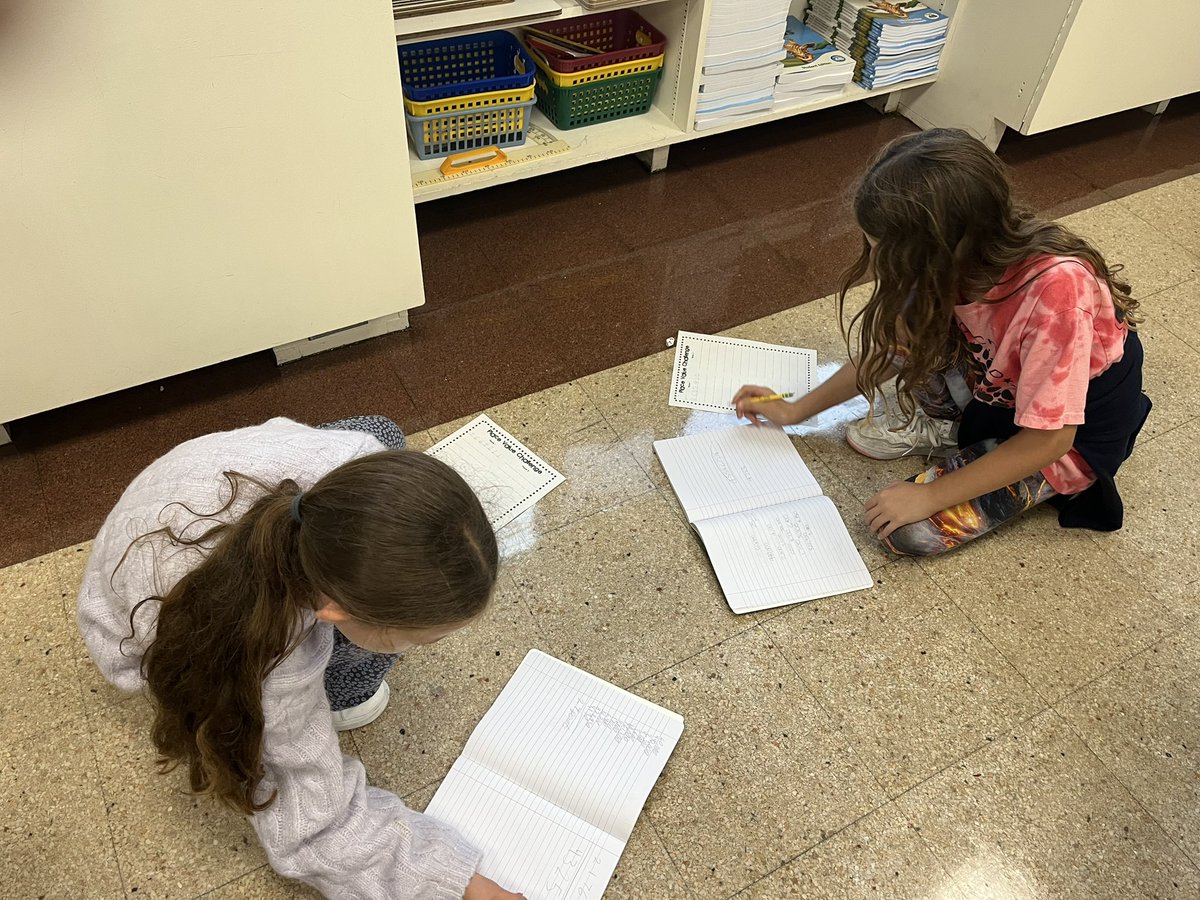 Ccerone5's tweet image. ๐งฎ๐ข Teamwork makes the math dream work! ๐๐ Students are tackling place value and word problems collaboratively, fostering a love for learning and problem-solving together. ๐ก๐ค #MathMasters #CooperativeLearning #WeAreChappaqua #WOschool