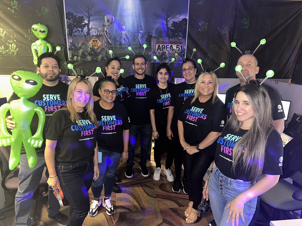 JayFromMiamii's tweet photo. Ending #SCFW23 Wearing AT&amp;T Gear Proudly ! What a fun week! Thanks for all you do Miami MSS! #MBCGoodstuff #BanksBosses @TheIvanLacayo @TonySmith4Sales @mrsherd2015 @TheGoodLifeKev @banks_dvb @ATT @mbcgoodstuff @RestrepoARV https://t.co/HyzYCkXW21