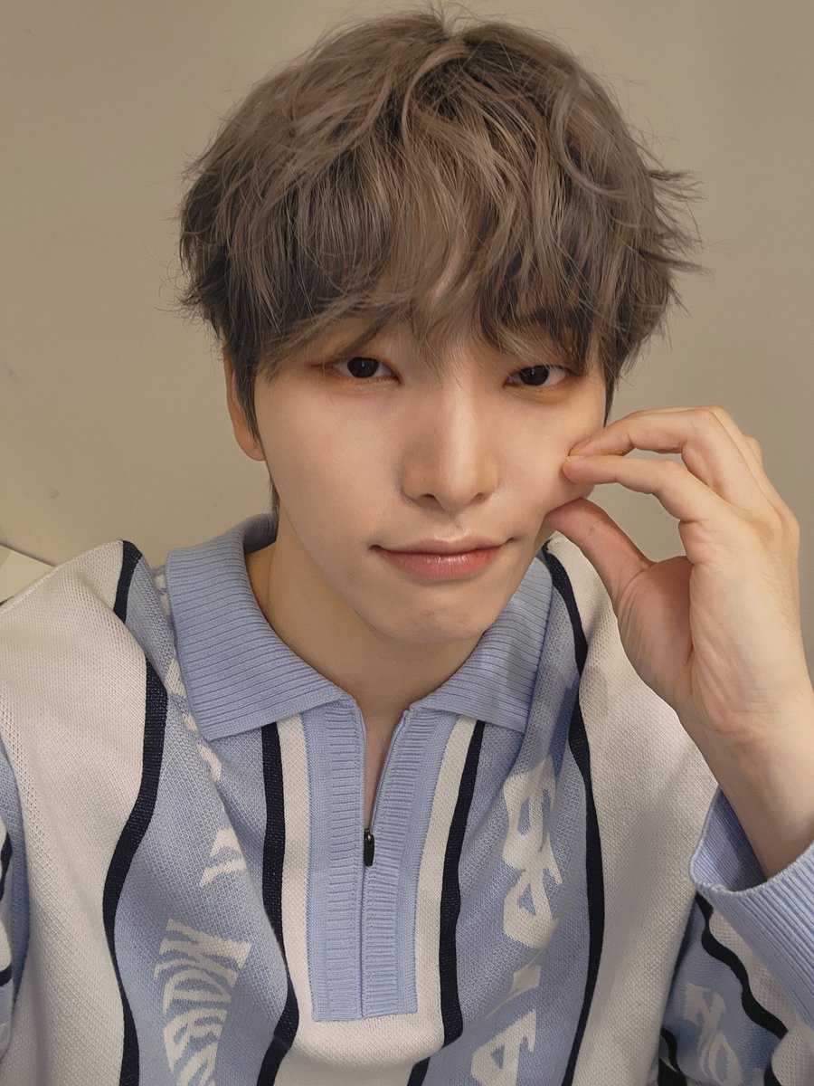 daily_seoho's tweet photo. 231007 Seoho b.stage update

🐿️: 축하해줘서 고맙구 항상 곁에있어줘서 고마워어어어어🫂(꼬옥)

#SEOHO #서호 #ONEUS #원어스 #La_Dolce_Vita  @official_ONEUS #BailaConmigo1stWin #ONEUS7thWin https://t.co/vMfCAtz6UR