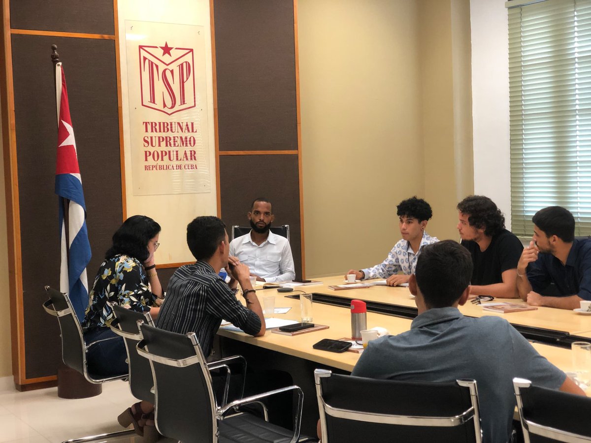 LexFeu's tweet photo. En la jornada de hoy el Secretariado FEU de @DERECHOUH ⚖ fue recibido en el @TSupremoCU, previo a un recorrido por la máxima institución judicial y un breve intercambio con su Presidente @RubenRemigioCU, pasamos a efectuar la Reunión del Secretariado. 

#SomosLex  #OrgulloLex 🇨🇺 https://t.co/BzIw2nnTmD