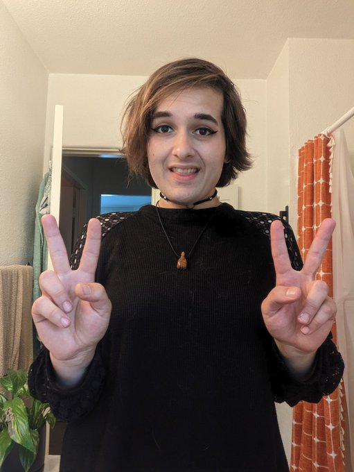 Peace and stuffs https://t.co/qGyosiIQ7J