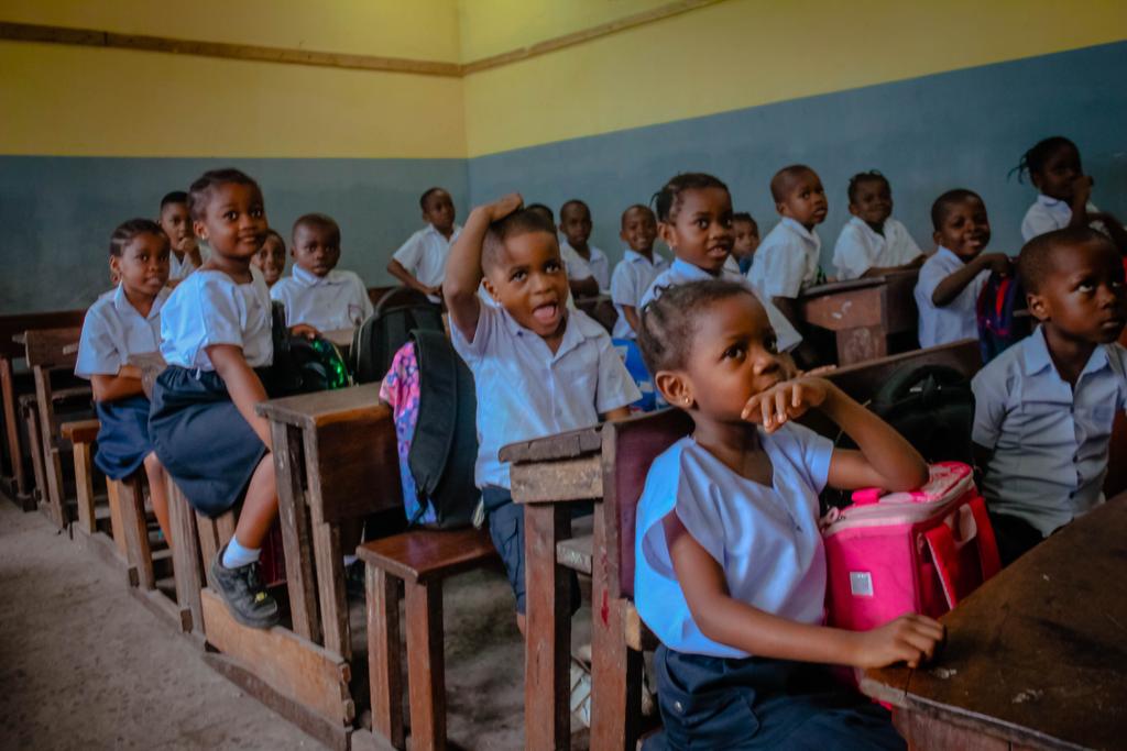 ClaireFondation's tweet photo. #FMC_WASH: En pratiquant le lavage des mains, ces 2654 élÚves sont devenus des agents de santé pour leur communauté. Le lavage des mains en famille et à l'école est une habitude à encourager pour une meilleure hygiÚne de vie.
#LavageDeMainSauve #FMC #UReportRDC @UNICEFDRC https://t.co/cesCGRYXtR