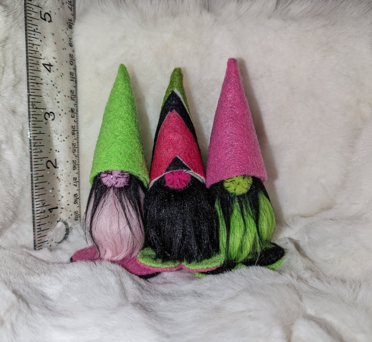 Pals we added a few Halloweeny Gnomester Trios to our website ☺️👻 🎃 including my favvorite~ da Candy Corn Trio! 😲🤭 mom might make more candy corns if people like em 🤓🤍🧡💛 there's a couple more too.. you can even design your own Trio colors if you want 😌🍄🐽🎩💚🧡💜