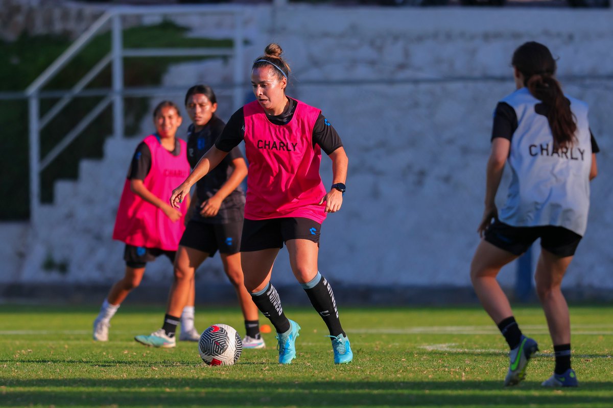 Siempre con más esfuerzo, <a href="/mirellearci/">Mirelle Arciniega</a>. ⚽️

#Somos🔵⚫️