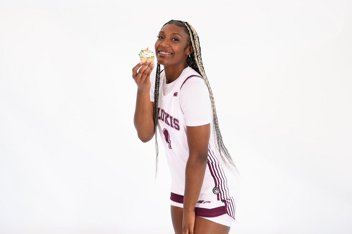 SIU_WBasketball's tweet photo. Happy birthday, Laniah!! 🧁🎉 https://t.co/TanuvcNUGX