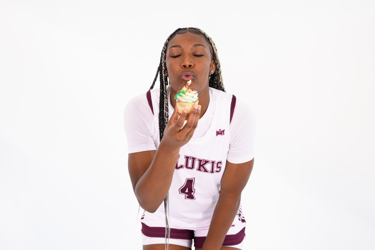 SIU_WBasketball's tweet photo. Happy birthday, Laniah!! 🧁🎉 https://t.co/TanuvcNUGX