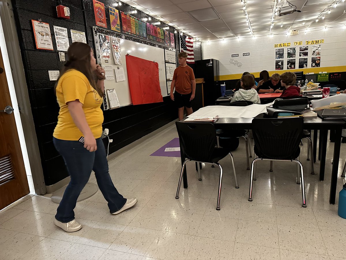 sullivaneagles's tweet photo. Thinking Like Scientists: Mrs. Meisler's Biology students are ending their Friday thinking about the relationships among cells and their parts. These scientists are simultaneously memorizing and understanding by creating visual webs tolead learning. #teachingforlearning https://t.co/E82GMetynD