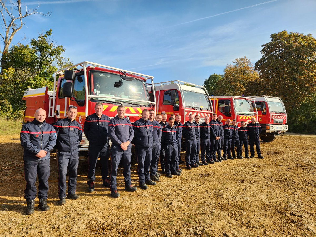 ainhoamaelys1's tweet image. #COD2 #CCFM #VLTT 
1 mois de #formation &quot;tout terrain&quot; pour les #pompiers du @SDIS57.
210 en recyclage #FMPA
15 en formation #APC #Perfectionnement 
#développementdescompetences
@SecCivileFrance @EntenteValabre