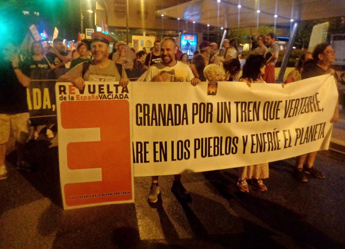 "¡Tren por #Baza SÍ o Sí!¡Tren por #Guadix SÍ o Sí! ¡#EstudioInformativo YA, que estamos hartos de esperar!" y otras justas reclamaciones hemos gritado en las calles, en la manifestación de la #CumbreSocialGranada <a href="/cumbresocialgr/">Cumbre Social de Granada 2023</a> 
Otra realidad (MEJOR) es posible y la reclamamos.