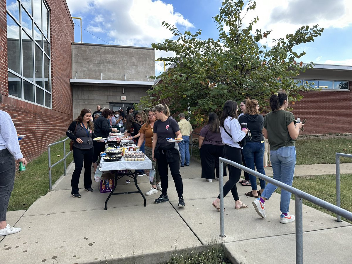 First Quarter Tailgate with the team! Hosted by our Instructional Lab Team!
❤️🐾❤️ <a href="/OvertonMNPS/">Overton High School</a>