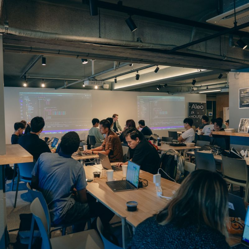AleoHQ's tweet photo. The Aleo team has been empowering developers globally to build private dapps using Leo. 

Our zkHouse workshops have primed hundreds of devs to start building ZK apps.

Aleo devs are on the rise ⏫