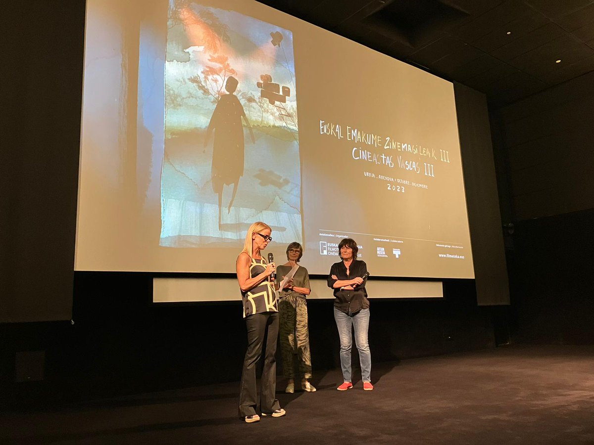 filmotecavasca's tweet photo. 📽️ Gaur, Rosa Zufíak (@txufi5 ) eta Bertha Gaztelumendik ARNASA BETEAN (2023) aurkeztu dute @tabakalera n.

➡️ Además, les ha acompañado María Pilar Rodríguez, profesora de @deusto y coordinadora del libro 'Cineastas vascas', publicado a principios de año por la Filmoteca Vasca. https://t.co/Mgaus2z0rv