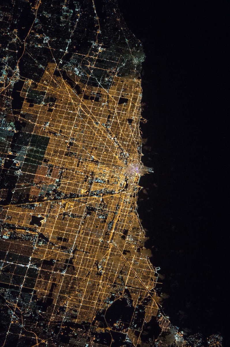 north0fnorth's tweet image. friendly reminder that chicago has the most perfect grid of any major city in the world and it is glorious