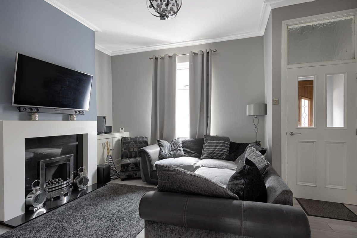 PendleHillProps's tweet image. 🏡 New Listing | Lee Street | Longridge | £125,000 Offers In The Region Of🏡

A three-bedroom mid-terraced property in the highly sought-after town of Longridge briefly comprises a lounge, kitchen, three bedrooms, bathroom, and rear garden.

#3BED #LOCATION #SPACIOUS

❕❕ For