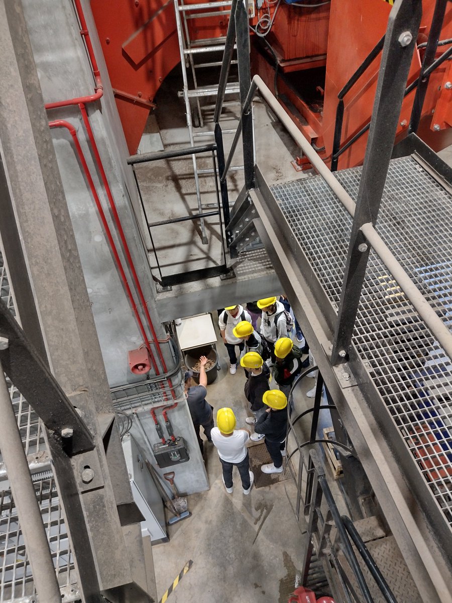 Visite pédagogique pour les étudiants du Lycée Galilée de #Vienne ! 🔥
Il y a une semaine, une trentaine d’étudiants est partie à la découverte de la chaufferie biomasse de Givors, accompagnée de leurs professeurs et de trois collaborateurs @idexgroupe. 🌳

#Environnement