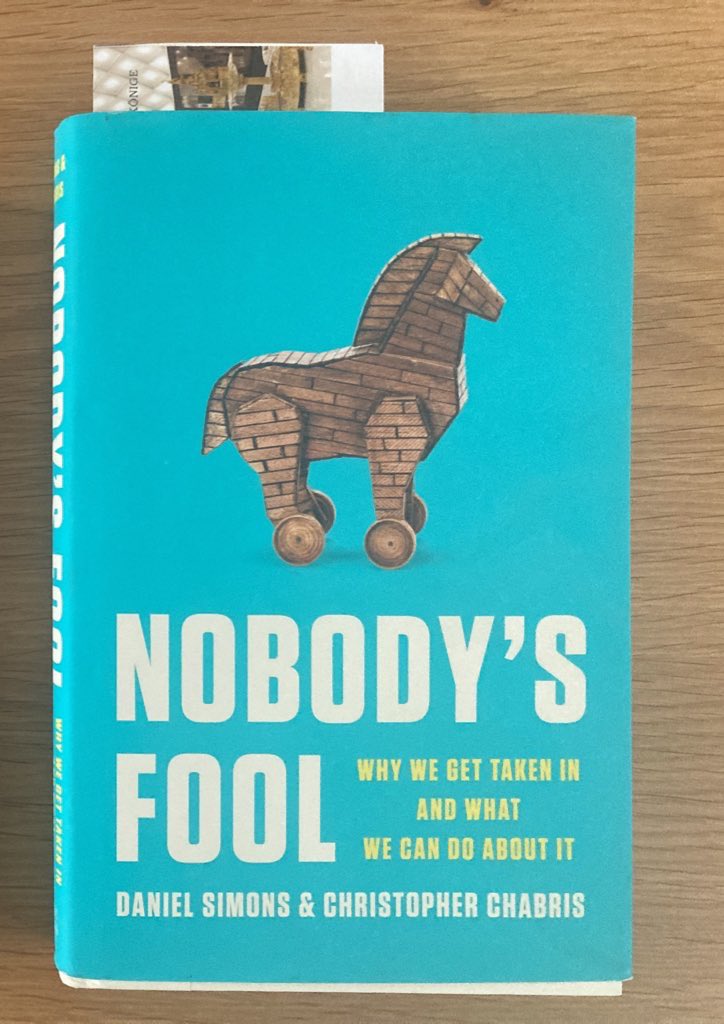 How is it that we can easily fall victim to a scam? What can we do to avoid being duped? @profsimons & @cfchabris (The Invisible Gorilla💎) address these issues in their new📕. I recommend you read it and listen to these 3 fantastic conversations with 3 great interviewers 👀 🧵👇🏽