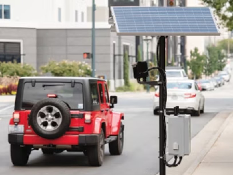 PoliceMag's tweet image. Unlocking the potential of License Plate Recognition technology – read how it&apos;s revolutionizing law enforcement!  loom.ly/h8Q471I #LPRcameras #TechnologyInPolicing #LicensePlateReaders #PoliceOfficers