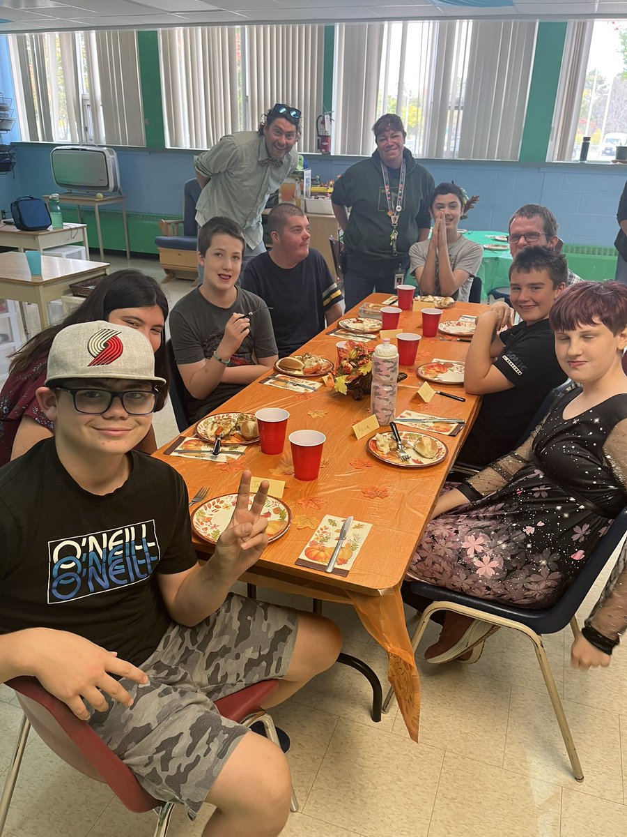 Thanks to the students in lifeskills <a href="/StaynerC/">Stayner Collegiate</a> for inviting me to join them at lunch - such a delightful treat!  <a href="/GjacobsG/">GLJacobs</a>