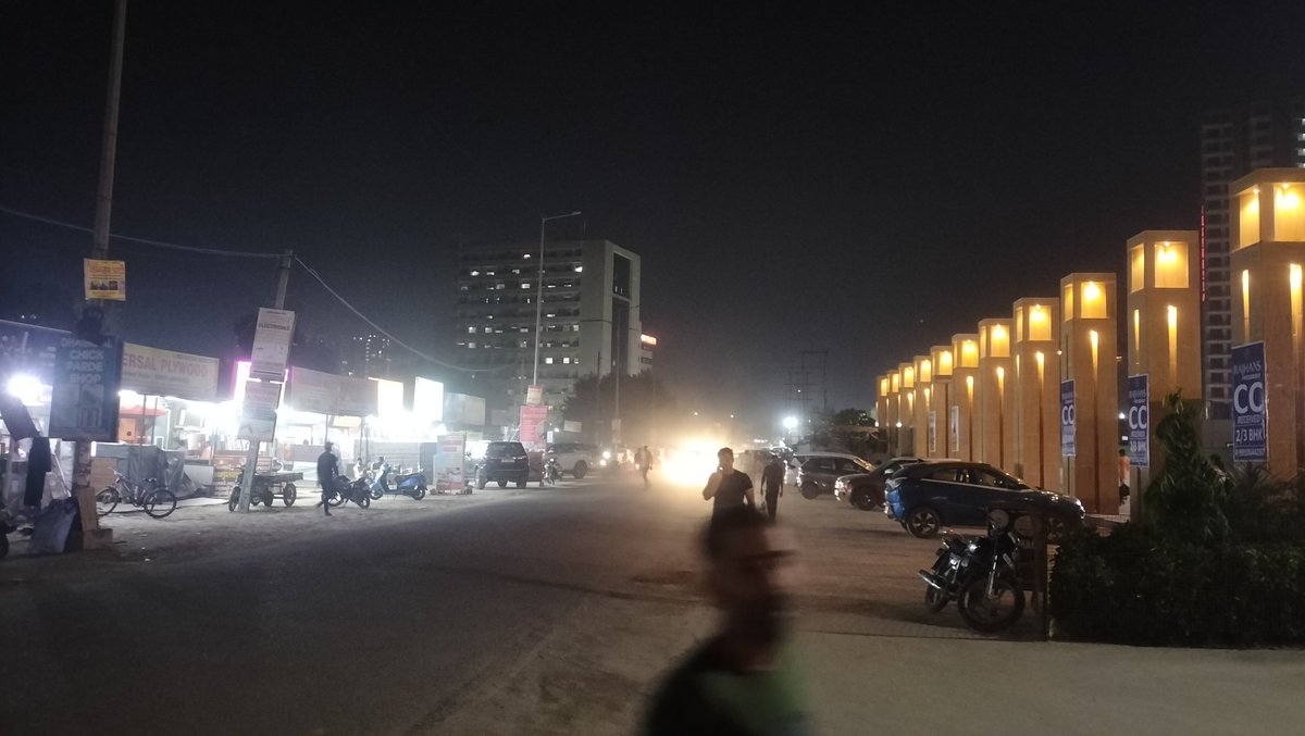 UtkarshVTiwari's tweet photo. Huge pollution near Yatharth Hospital Bisrakh Greater Noida West Sector -1. Requesting the authorities to please take care of this. It is an everyday issue.@OfficialGNIDA @UppcbN @CPCB_OFFICIAL @CAQM_Official @apcuttarpradesh https://t.co/eJCQ3pmNzp