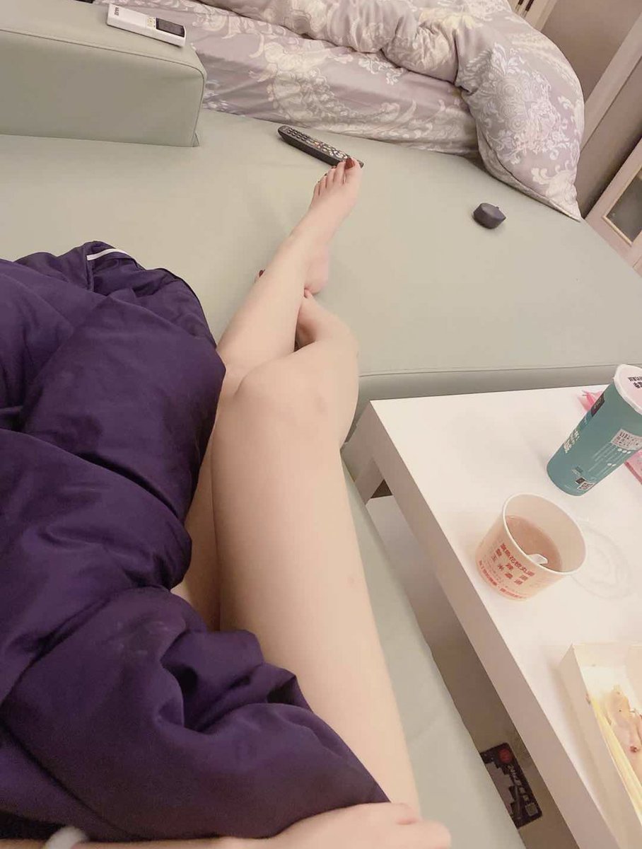 來吃我的腳腳嗎🤣
好無聊有人想約我嗎🥰