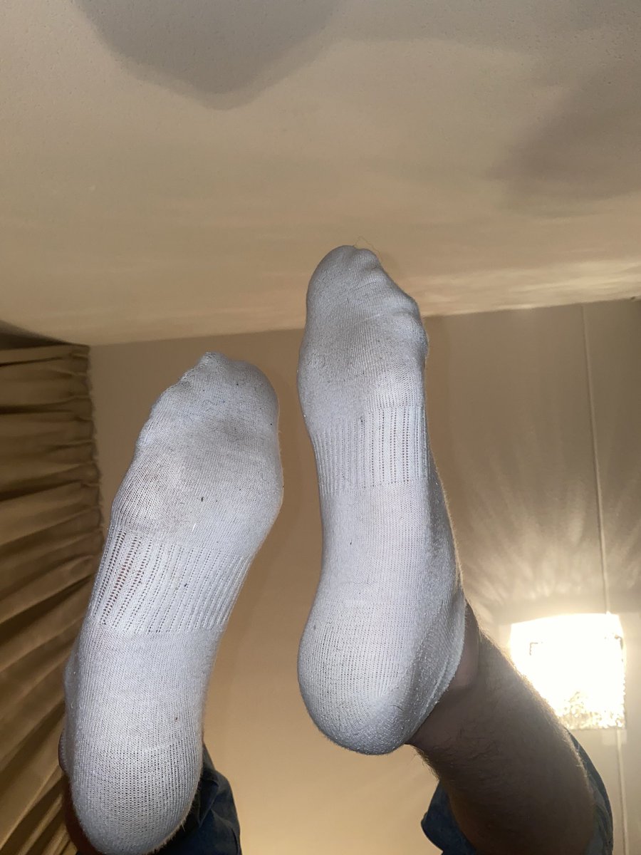 FeetCarter's tweet photo. After work and the gym🥵 I'll be wearing them for the next 7 days and showing them off every day) They're pretty smelly already😋
#malesoles #mansocks #manlyfeet #manfeet #manwhitesocks https://t.co/o30gfAWFtm