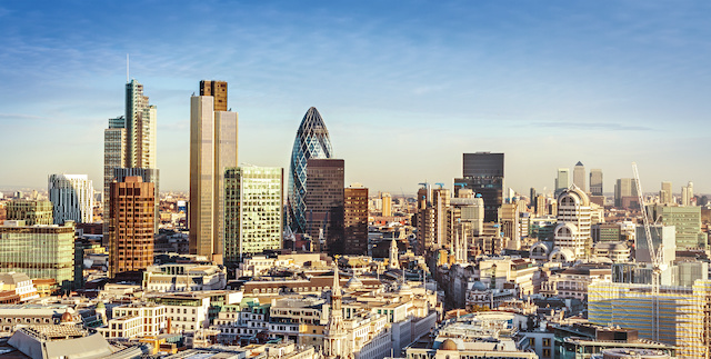 cadogantate's tweet image. Many people choose to put items into storage when moving abroad for a set amount of time. Read our guide to find out what to look for when choosing a London storage company. cadogantate.com/en//moving-ser… #ExpatTips #FineArt #ArtStorage