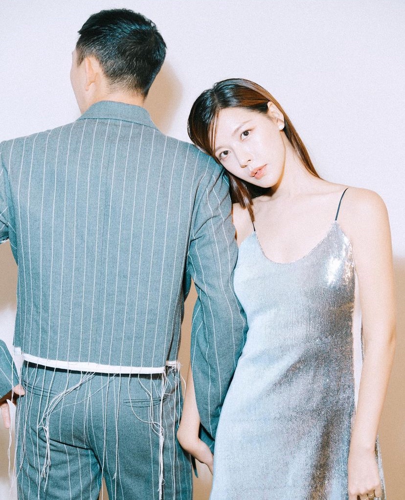 revistakoreain's tweet photo. A cantora e atriz #SongJuHee anunciou por meio de suas redes sociais que se casarรก em outubro com o seu noivo nรฃo-celebridade. ๐
Desejamos felicidades ao casal. ๐ซถ๐ป
Fonte: Song Ju Hee via redes sociais https://t.co/ykHafucSAd