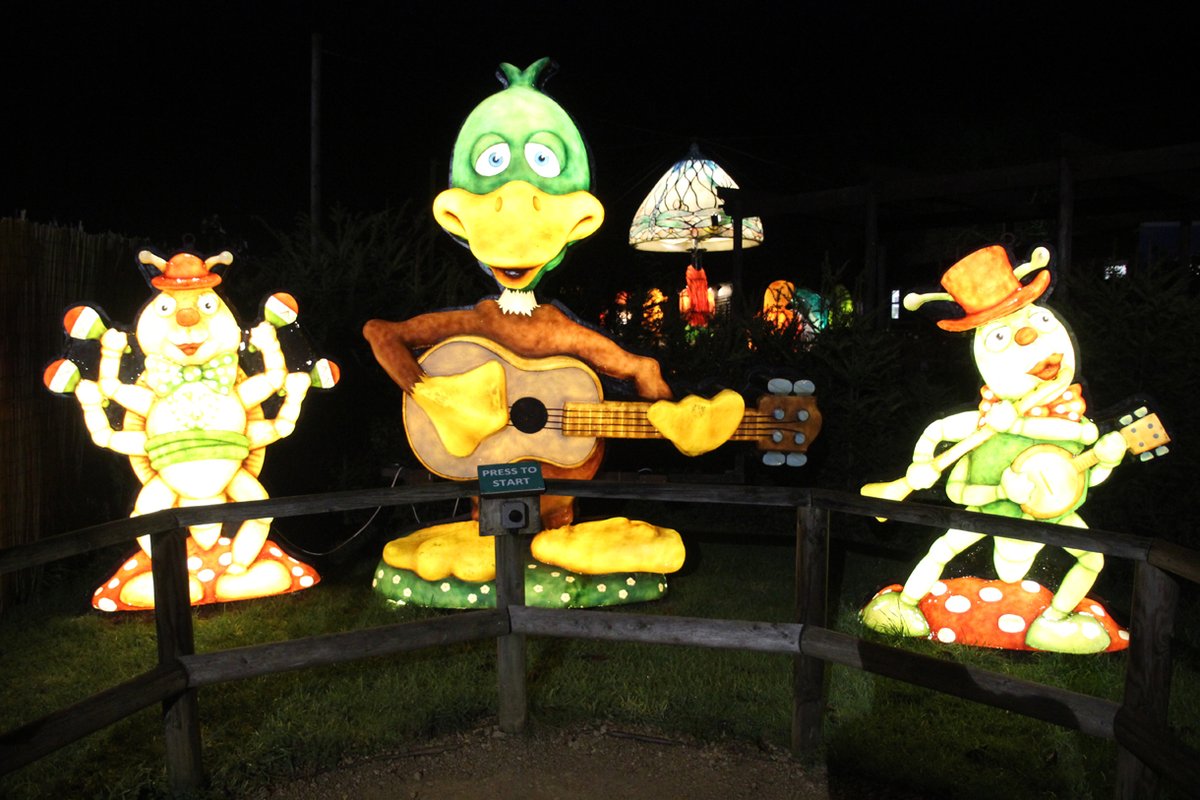 Don’t miss the Illuminated Evenings at <a href="/Fairytale_Farm/">Fairytale Farm</a>   on Sat &amp; Sun from tomorrow (7 Oct) to 26 Nov. The Farm will be a blaze of colour and light, with several new features for 2023!

Book now - fairytalefarm.digitickets.co.uk/event-tickets/…