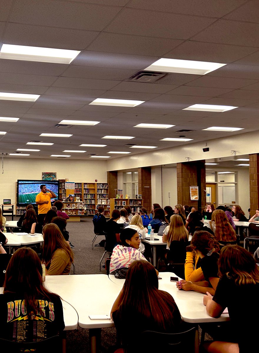 KarnsMS_Library's tweet image. “Be the best at what matters most to you.”
KMS AVID, College & Career, and ELL students had the privilege of meeting @CarlosOnTheGo12 this morning and hearing his amazing and empowering story.