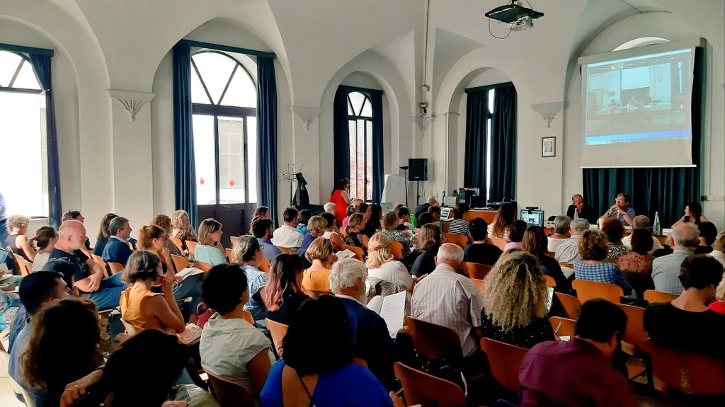 In diretta la sala dell'evento sui #pattieducativi della rete #EducAzioni. Ricchissimo il dibattito e tante le esperienze straordinarie raccontate oggi pomeriggio.
