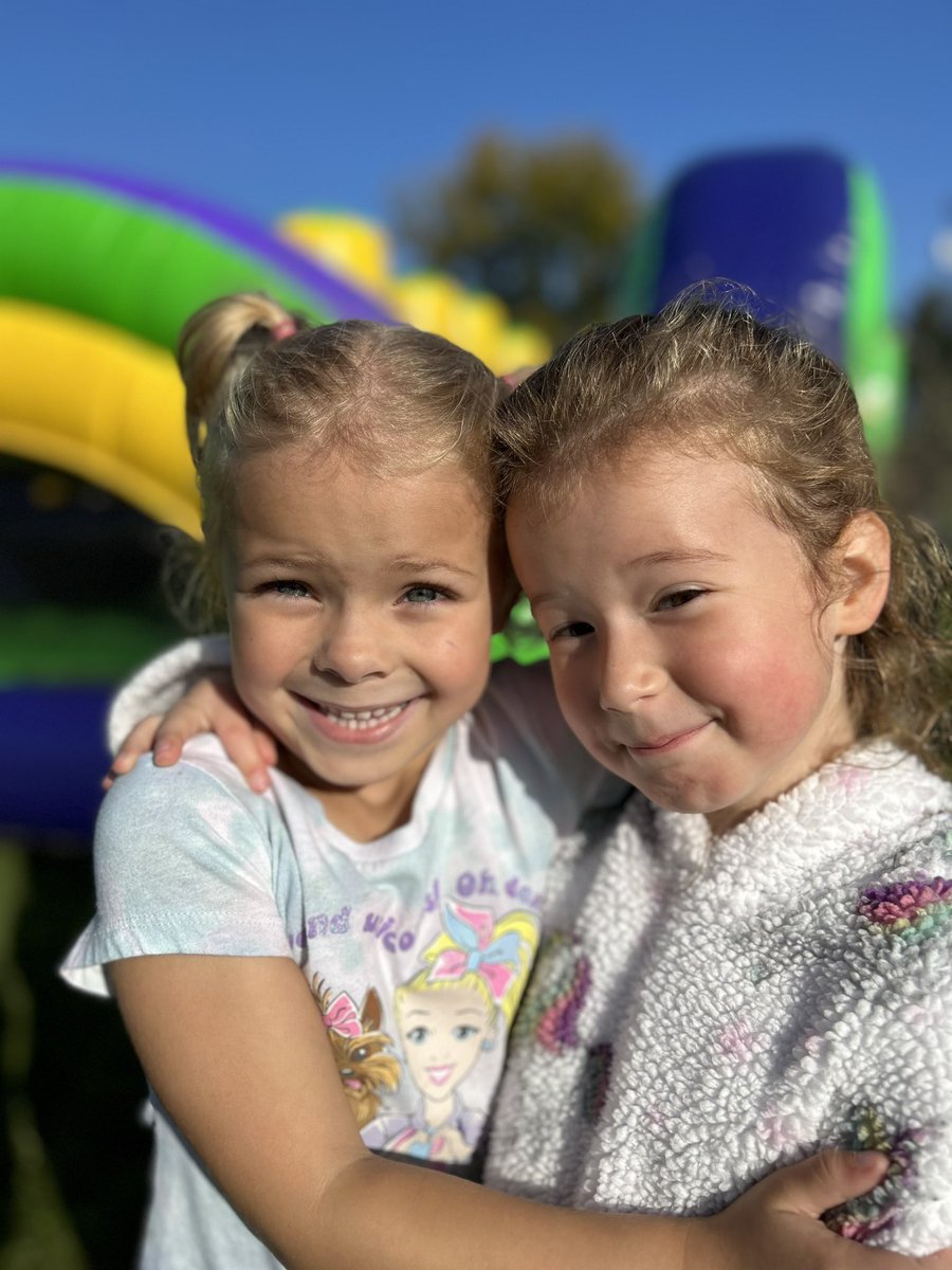 EdisonKDG's tweet photo. Ellie’s Extravaganza was AMAZING!  Thank you Edison families and our AWESOME PTO!!  #fraserfamily #EdisonShines https://t.co/q382PaocIl