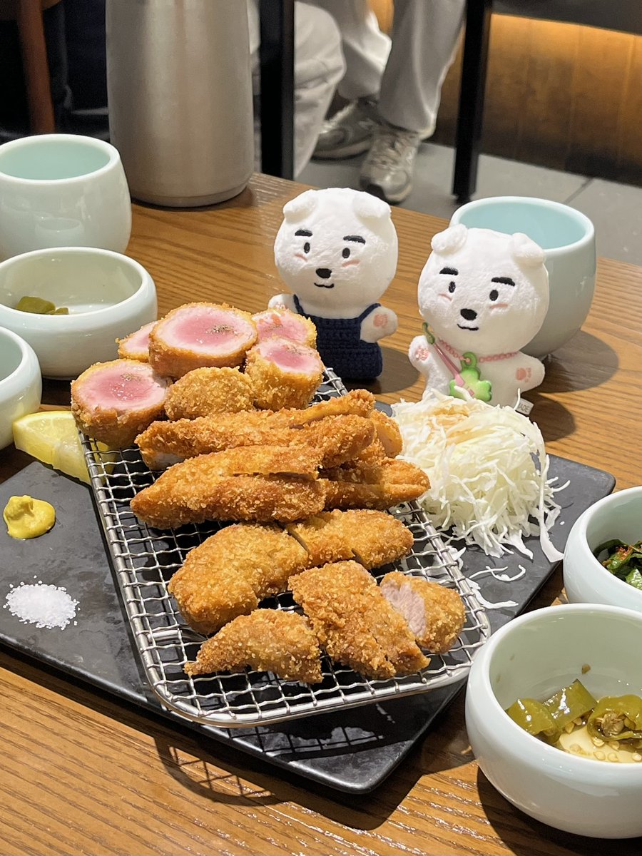 neroliiiii's tweet photo. 함뭉 일어서 
함뭉 많이 먹어 https://t.co/VzmBiO9I8Z