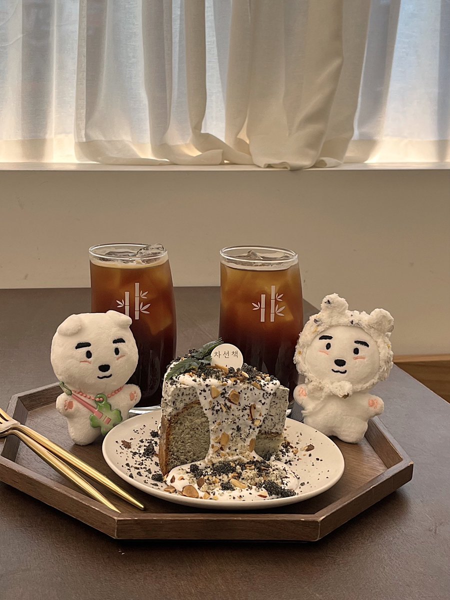 neroliiiii's tweet photo. 함뭉 일어서 
함뭉 많이 먹어 https://t.co/VzmBiO9I8Z