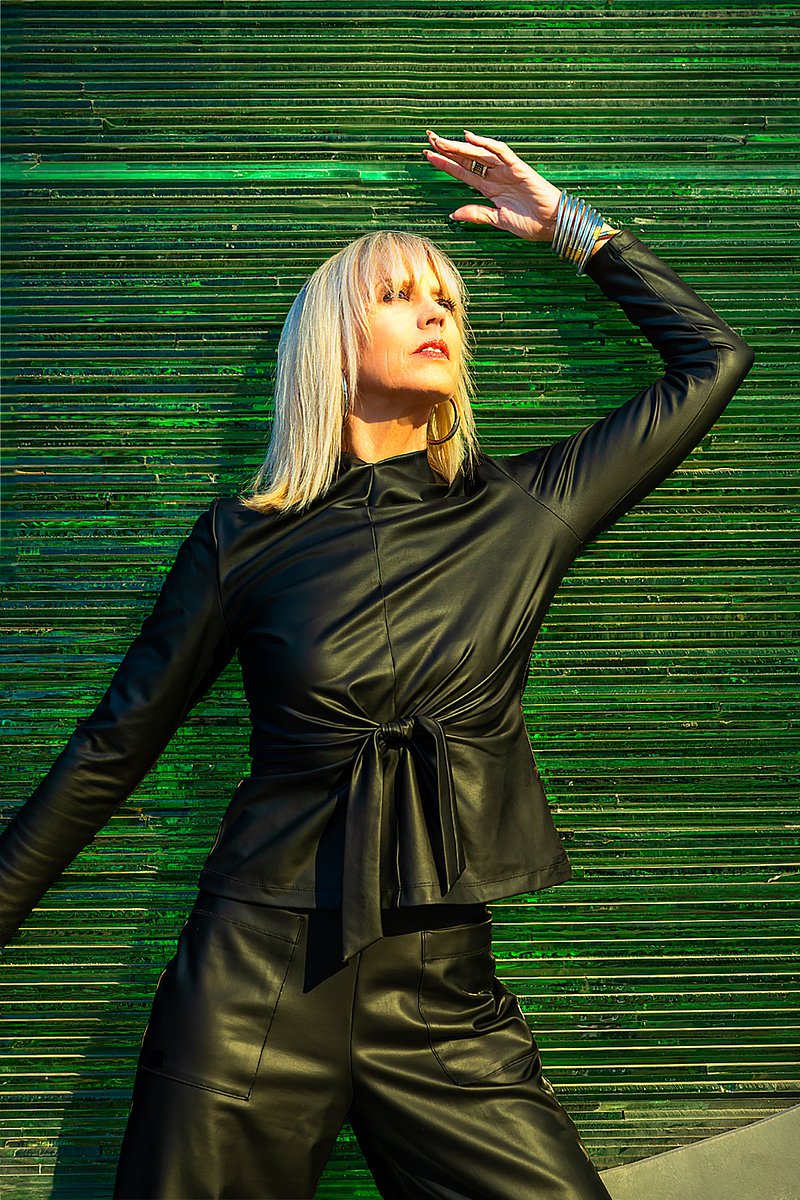 This week's shoot in Liquid Leather! Twist Tie Top and Gaucho Pant. Code "Catherine10" gets you 10% off.
#style #fashion #women #veganleather #outfits #outfitoftheday 
clara-sunwoo.myshopify.com/discount/Cathe…