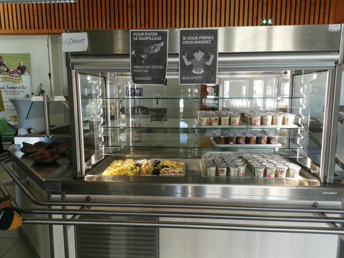 valcobreizh's tweet image. Ce vendredi 6 octobre, la commune de La Bouexiere inaugure le nouveau self de son restaurant scolaire où 320 couverts sont servis chaque jour.
Ici, on #composte, on donne les restes aux poules et on trie les déchets alimentaires ensuite methanises à #Liffré. #tri #antigaspillage