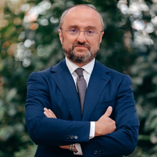 A l'issue de la 3e édition de la #CitéDesDébats2023 ayant pour thème Savoir, pouvoir et démocratie, @G_Monsellato Président de @DeloitteFrance décrypte dans une interview qu'il nous a accordée les grands enjeux abordés lors de ces rencontres⤵️ revuepolitique.fr/gianmarco-mons… @MatAubinaud