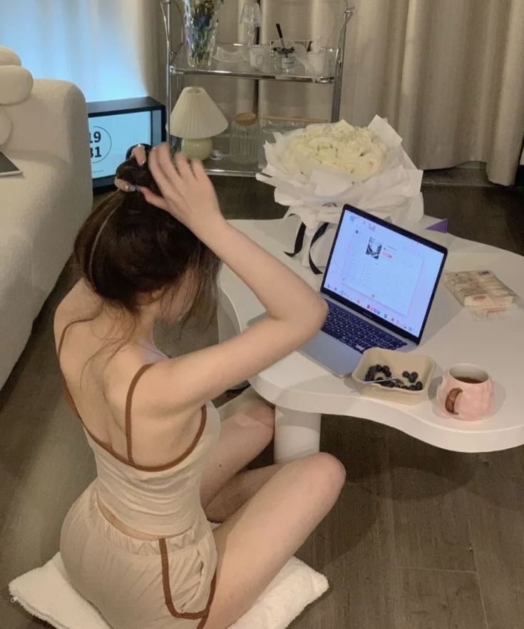 aryizaaa's tweet image. studying^^