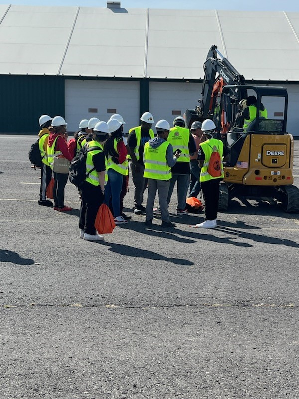 Our Electrical Trades students were able to attend a Construction Career Day yesterday! They learned a lot and had a great time! @SyracuseSchools #SCSDCareeReady