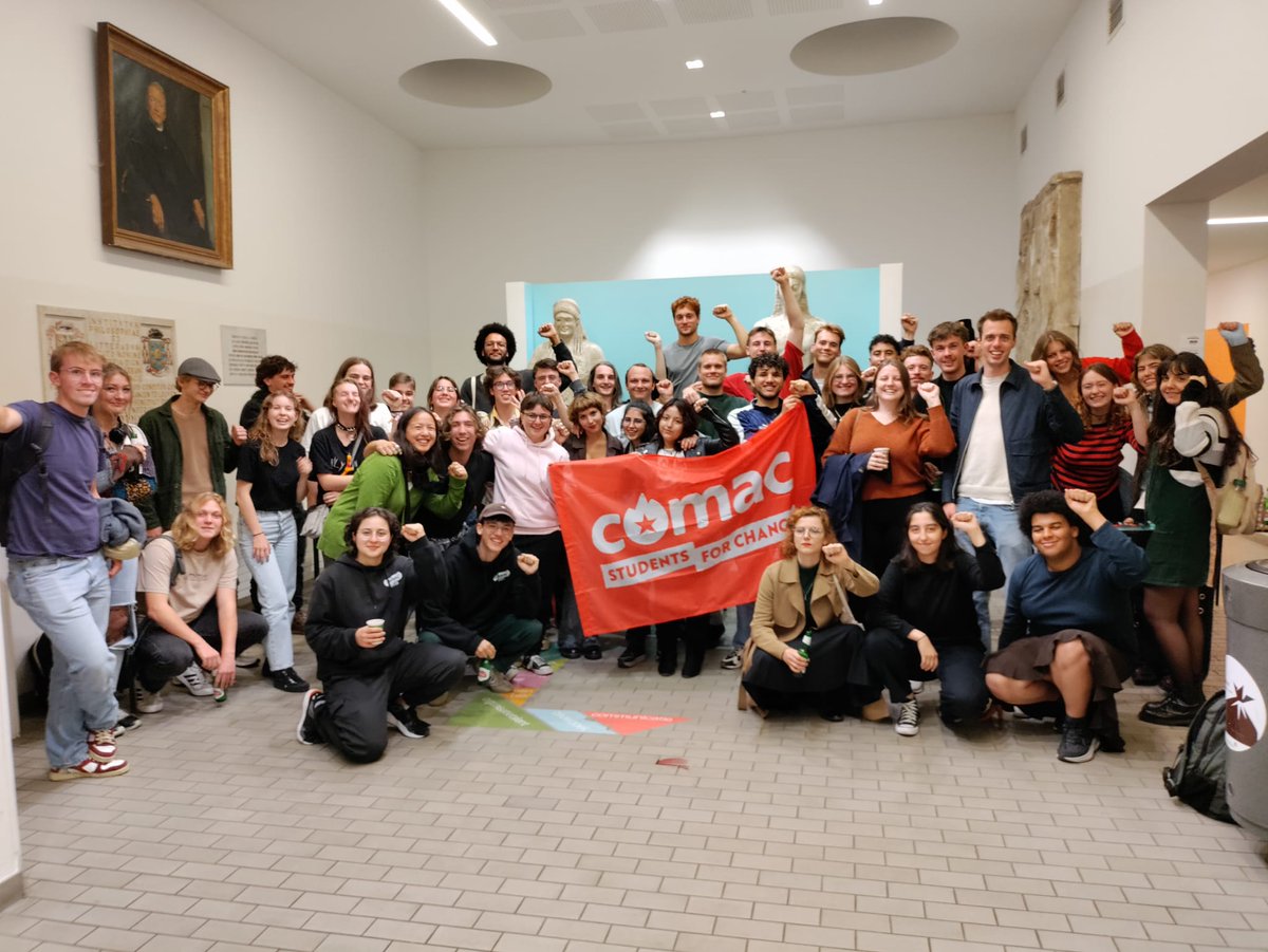 ComacLeuven's tweet photo. 🔥70-tal studenten kwamen luisteren naar het panelgesprek over klimaatactivisme met Jos D’Haese, Anthonie De Lausnay, Lucia Felipe en Vijay Prashad.

✊ "Als ik 1 tip kan geven: organiseer u, kom op straat en geef zeker niet op."

Join Comac 👉 https://t.co/xWbq7EEPFs https://t.co/Jedyk29eQk