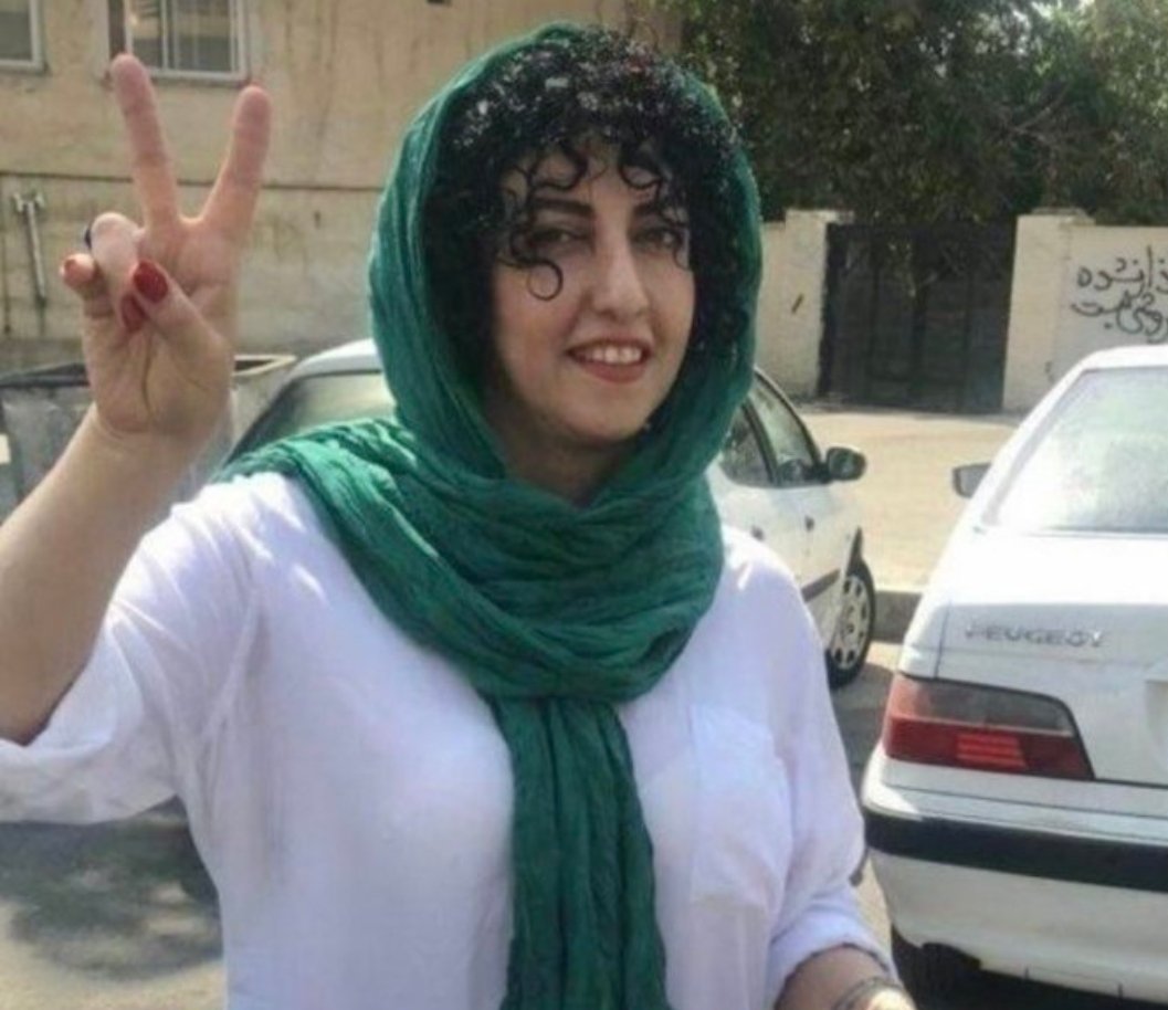 Il #premioNobel per la #pace 2023 va all'iraniana #NargesMohammadi per 'la sua lotta contro l'oppressione delle #donne in #Iran'. 
Mohammadi, attualmente detenuta, è stata arrestata 13 volte, condannata a un totale di 31 anni di carcere e 154 frustate. 
#DonnaVitaLiberta'